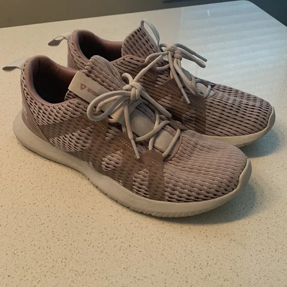 Pink Reeboks - Picture 4 of 4